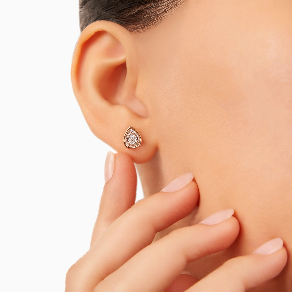 3229_6_Kooheji_Jewellery_Wishes_Earring_PG_K002-007-000102-DIA-E-PK-OO-SI-G-H_7.webp Omnia Earrings