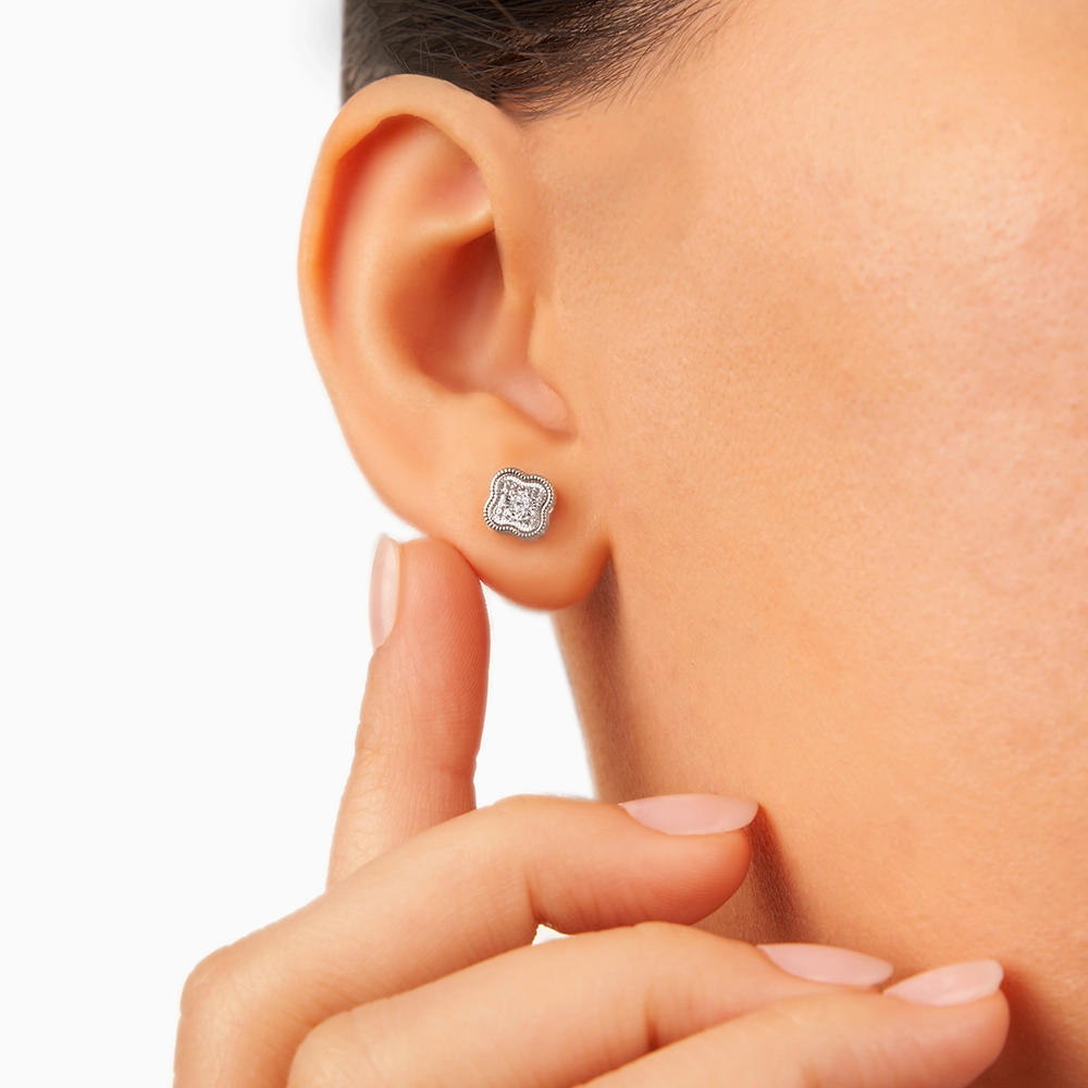 3231_7_Kooheji_Jewellery_Wishes_Earring_WG_K002-007-000106-DIA-E-WT-OO-SI-G-H_7.webp Omnia Earrings