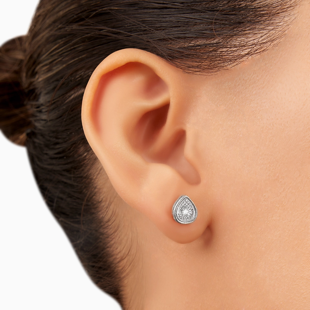 3243_6_Kooheji_Jewellery_Wishes_Earring_WG_K002-007-000102-DIA-E-WT-OO-SI-G-H_7.webp Omnia Earrings